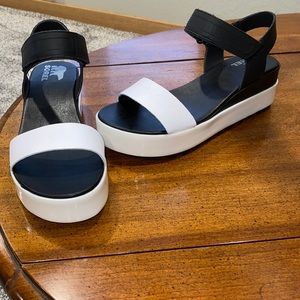 Sorel Cameron Flatform Black & White Leather Sandals